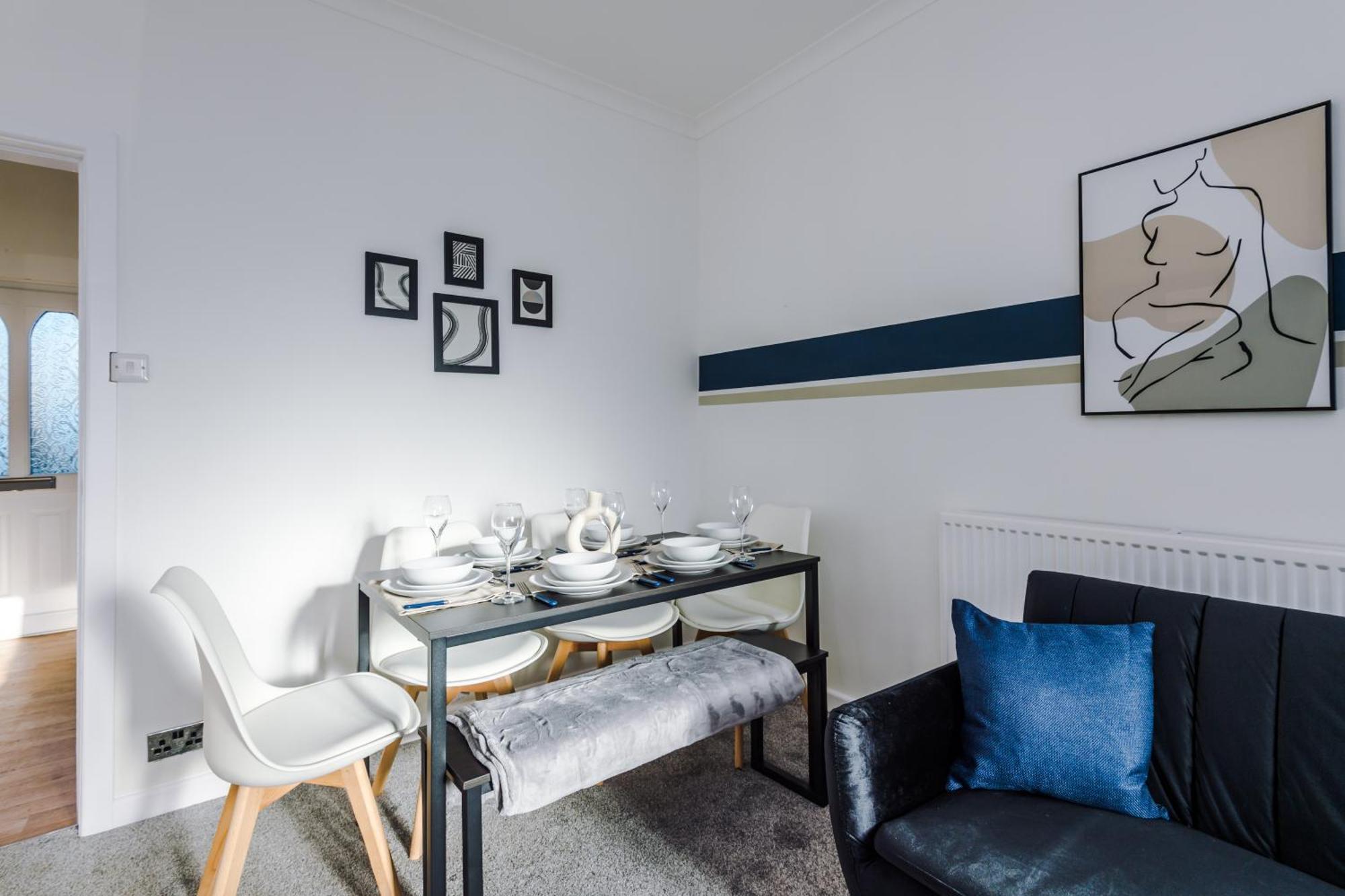Spacious 2-bedroom House Near Centre And Train Station With Free Parking, Ideal For Contractors & Long - Nordstay * Wakefield